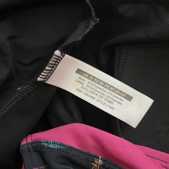 One piece swimsuit dress patterned with under lining - Picture 4 of 4